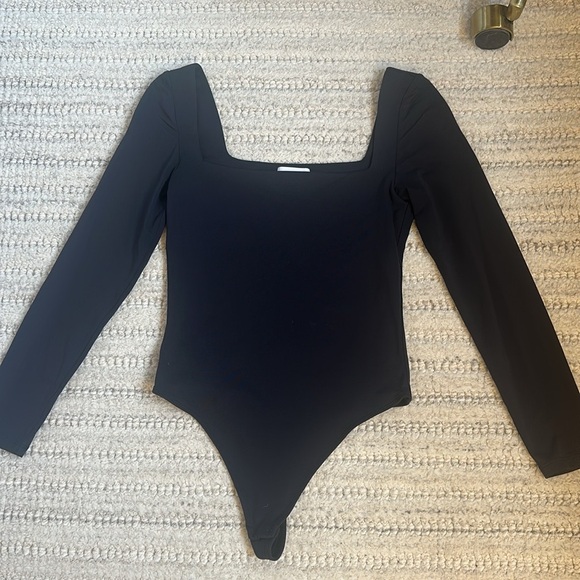 Aritzia Squareneck contour bodysuit - Picture 4 of 4